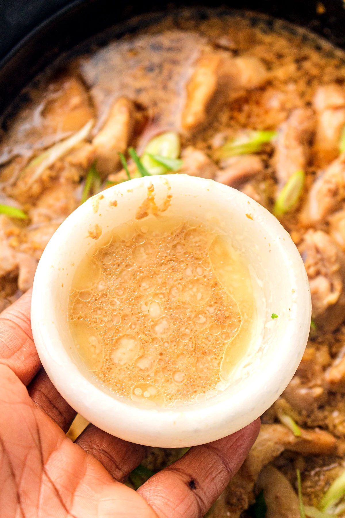 Cornstarch slurry for thickening honey garlic chicken sauce
