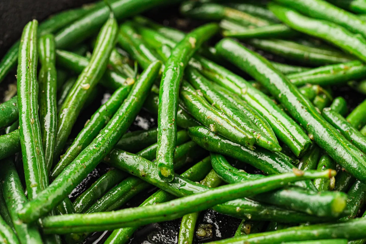 Crisp-tender garlic butter green beans in a cast-iron skillet