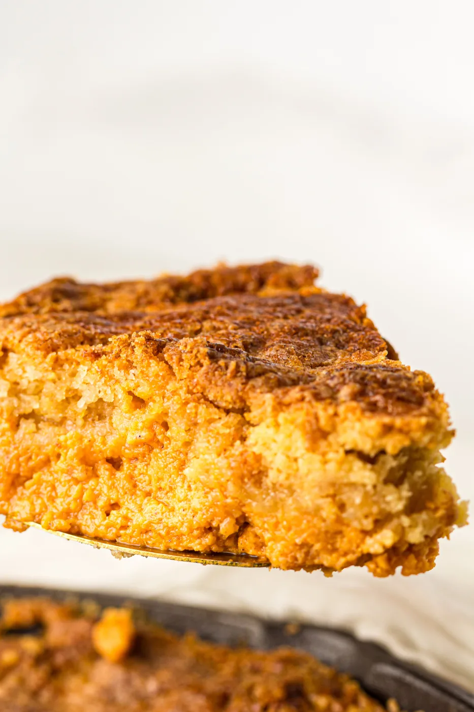 skillet pumpkin dump cake slice